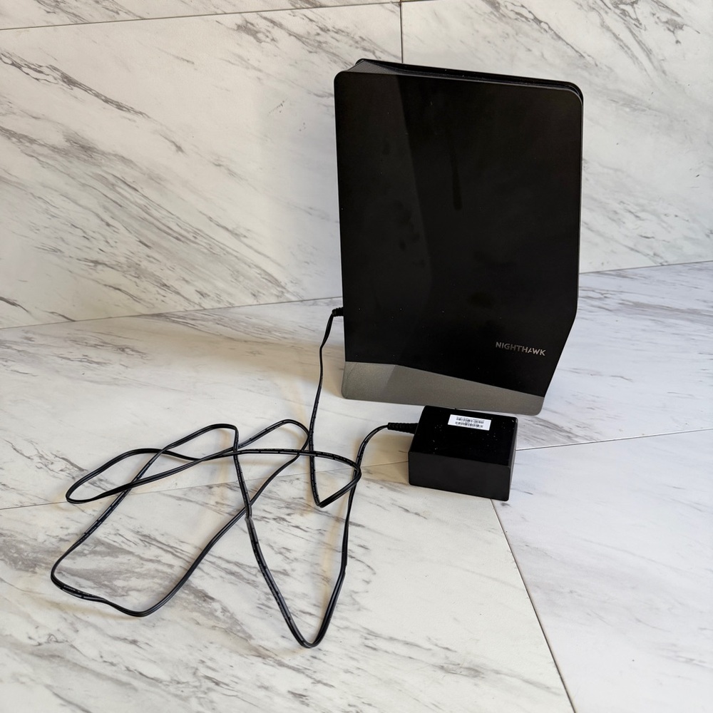 Netgear Nighthawk Multi-Gigabit Wi-Fi Router with Power Adapter - Picture 2 of 6